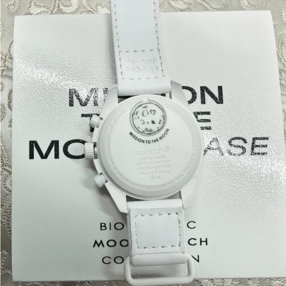 Omega x Swatch Moonswatch Mission to the Moonphase Full Moon White Snoopy - Picture 3 of 4
